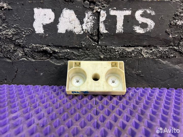 Крепление бампера заднее левое Nissan X-Trail