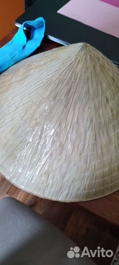 Вьетнамская шляпа с лентой