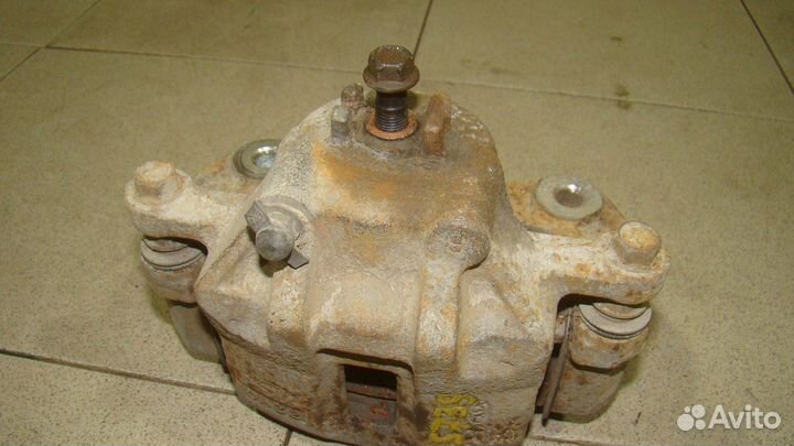 Суппорт передний правый Kia RIO 2 (JB)