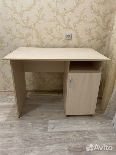 Стол письменный