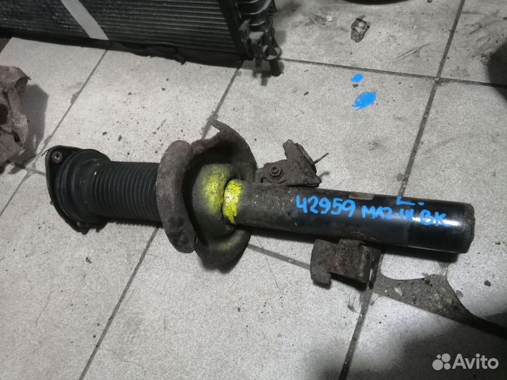 Амортизатор передний левый Mazda 3 BK