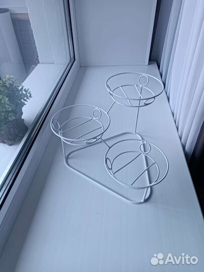 Подставка для цветов металлическая