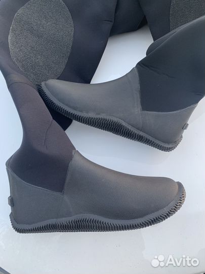 Сухой гидрокостюм