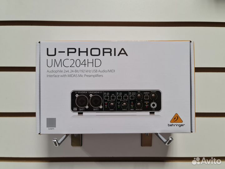 Behringer UMC204HD звуковая карточка