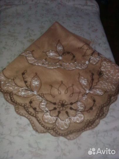 Салфетка нарядная вышитая 67х105