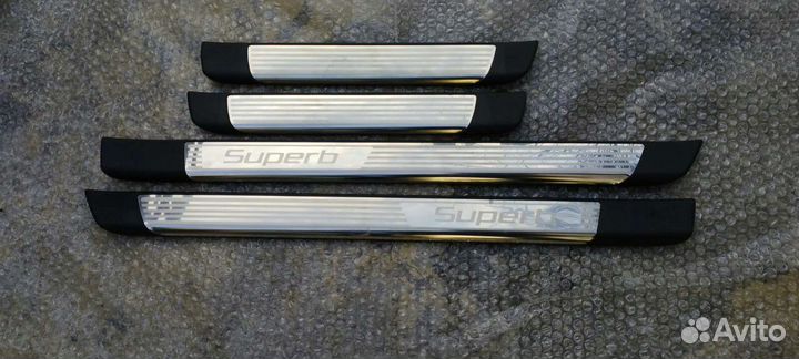 Накладки на пороги Skoda Oktavia Superb