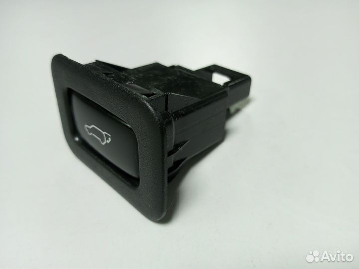 Кнопка закрывания багажника Toyota LC 200