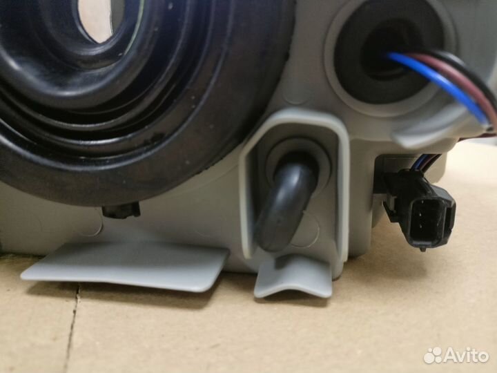 Фара передняя левая (с корр) T-250