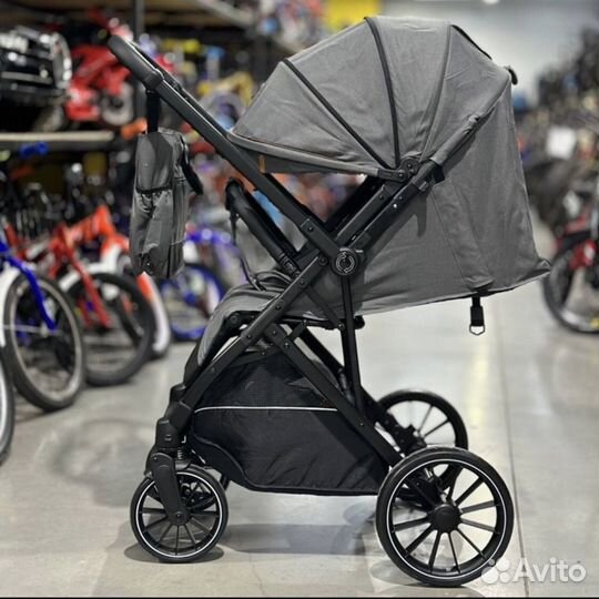 Коляска с перекидной ручкой от Lux mom