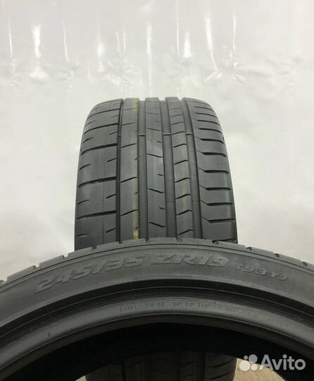 Pirelli P Zero PZ4 245/35 R19 93Y