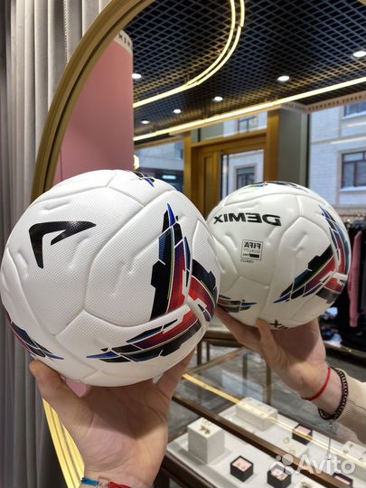 Футбольный мяч профессиональный