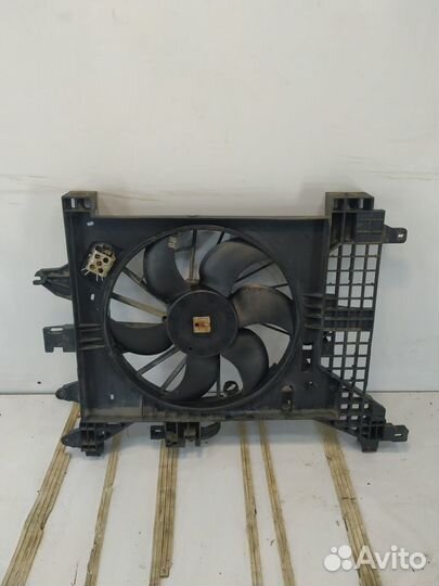 Renault duster 2л Диффузор Вентилятор