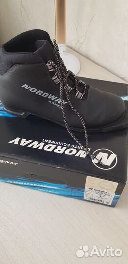 Лыжные ботинки