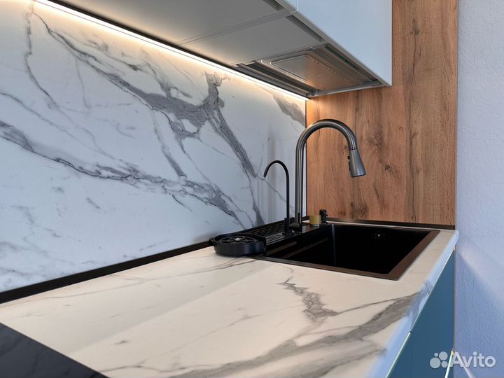 Кухня прямая под потолок на заказ