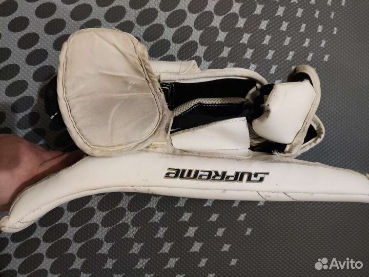 Вратарские блин(L) и ловушка(R) Bauer