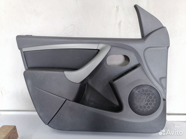 Обшивка двери передняя левая Renault Duster