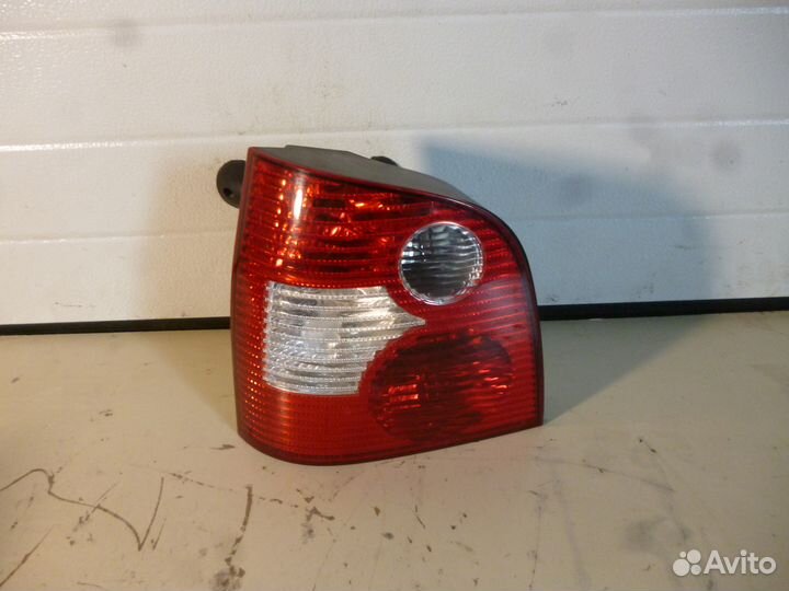 Фонарь задний левый Volkswagen Polo 01-05г
