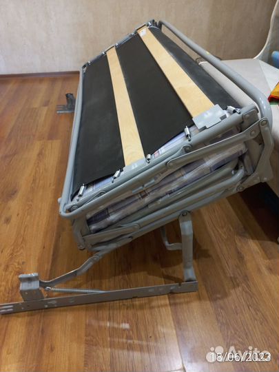 Диван кожанный