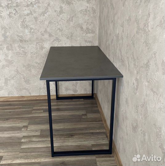 Стол на металлокаркасе