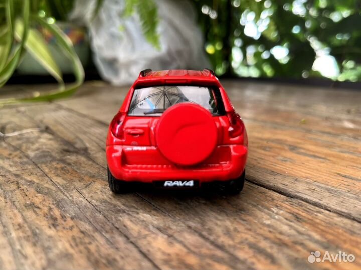 Welly масштаб 1:34 Toyota RaV4