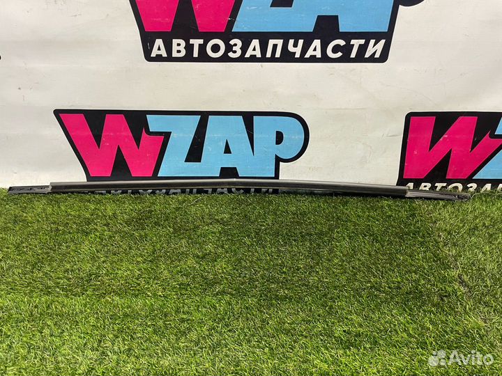 Молдинг стекла двери передней правой Honda HR-V