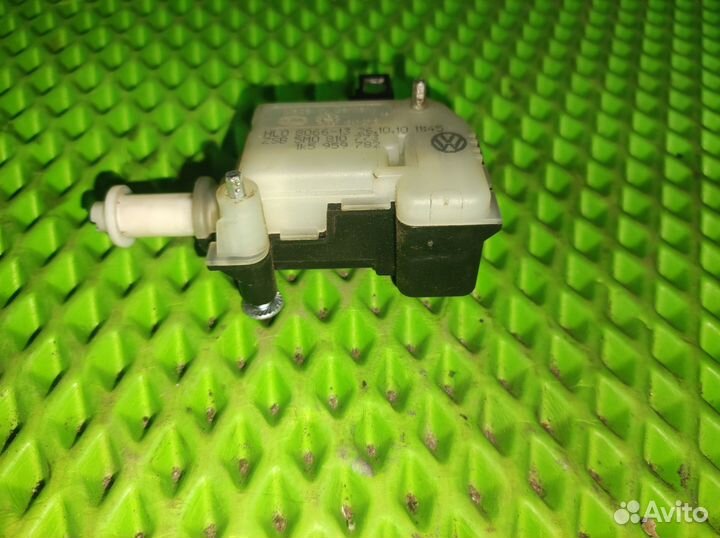 Активатор замка крышки бензобака Volkswagen Golf