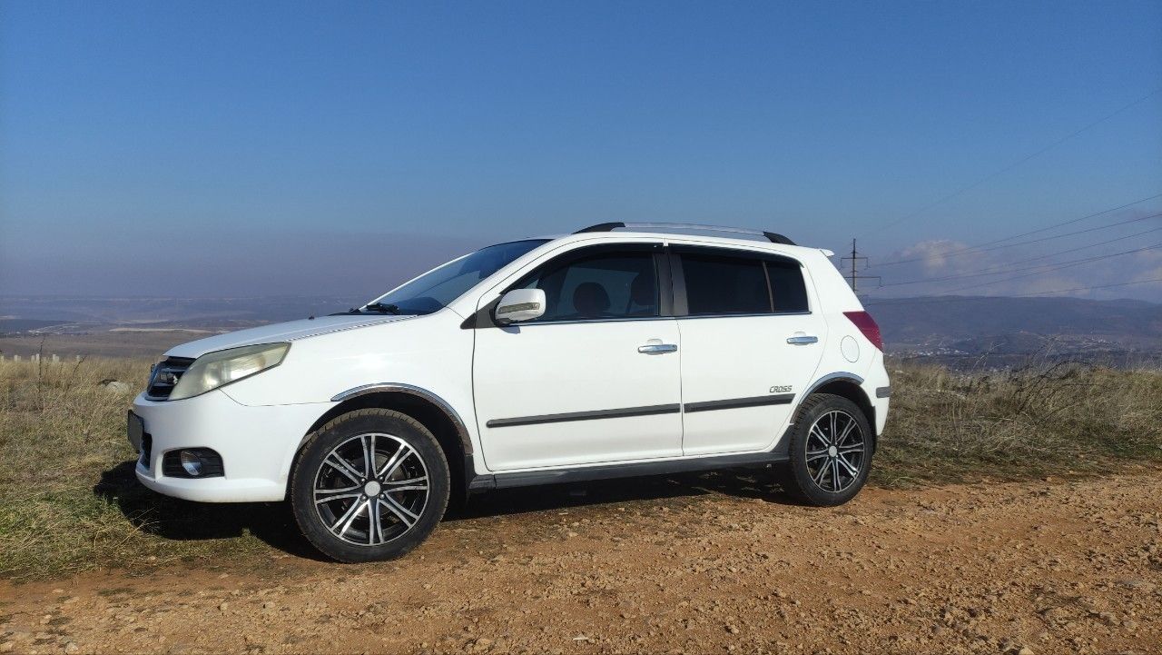 Geely MK Cross: фото владельца