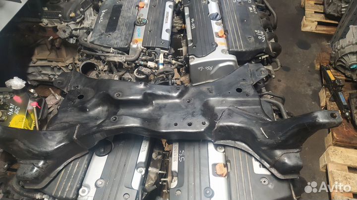 Подрамник передний балка Mitsubishi Outlander 1