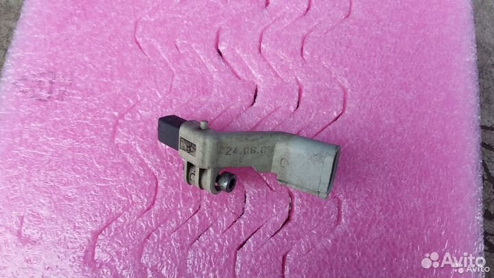 Датчик положения коленвала VW Audi Skoda Seat