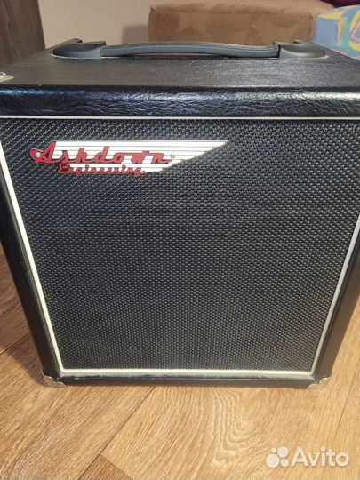 Гитарный комбоусилитель