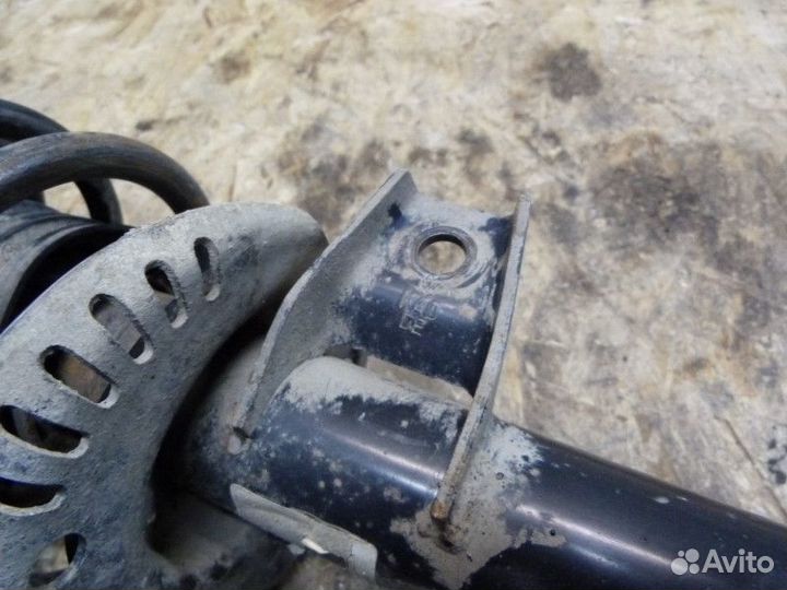 Амортизатор передний правый Skoda Octavia (A5 1Z)