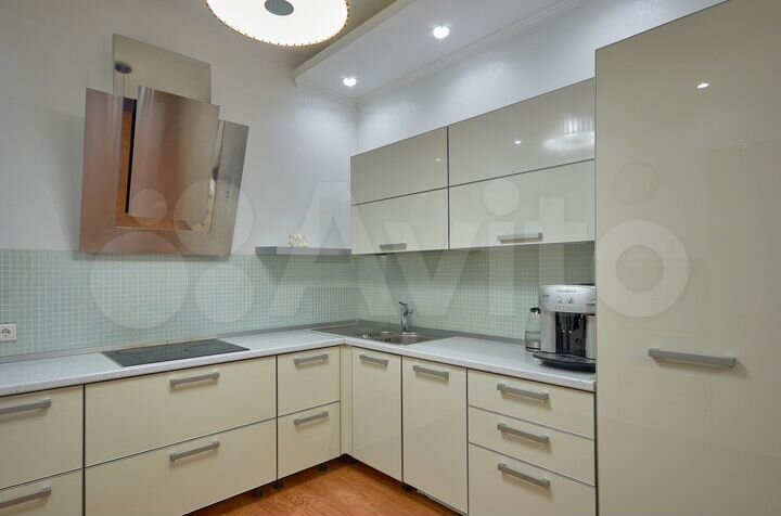 4-к. квартира, 138 м², 7/10 эт.