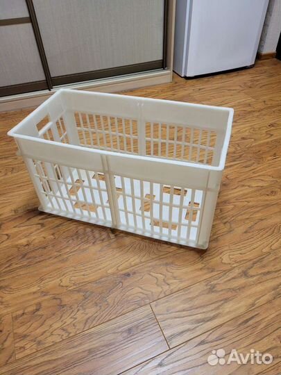 Пластиковый ящик