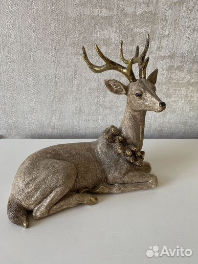 Фигурка оленя новогодняя