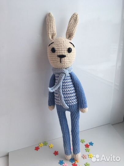 Зайка вязаный