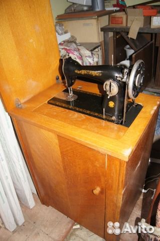 Ножная швейная машинка СССР