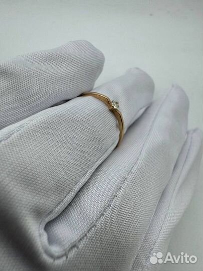 Кольцо с природным камнем Золото