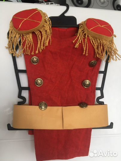 Костюмы разные