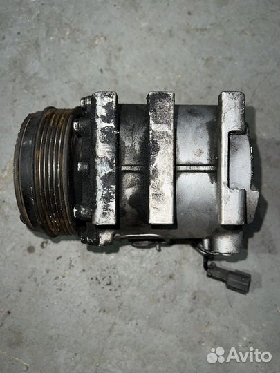 Компрессор кондиционера на Mitsubishi Fuso