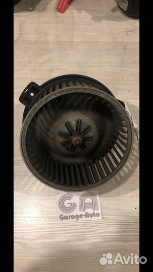 Моторчик печки Mitsubishi Carisma 1996