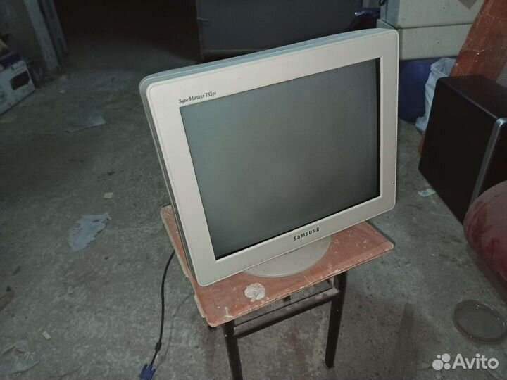 Монитор Samsung