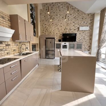 Таунхаус 550 м² на участке 1,7 сот.