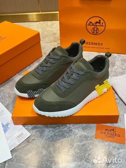 Стильные кроссовки для динамичных людей