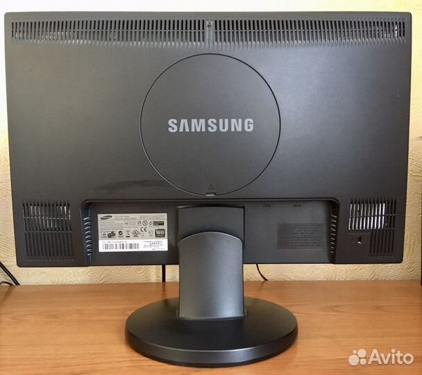 Монитор Samsung Sinc Master 2243 SN