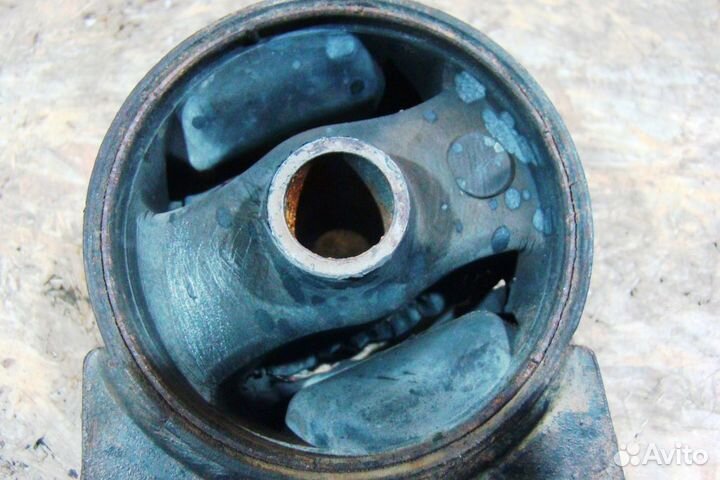 Dodge Caliber Опора двигателя передняя