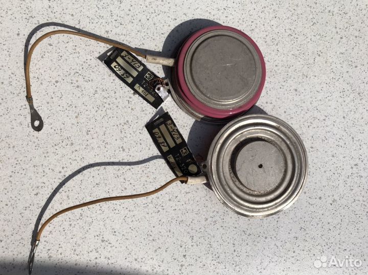 Тиpиcтoры силoвыe