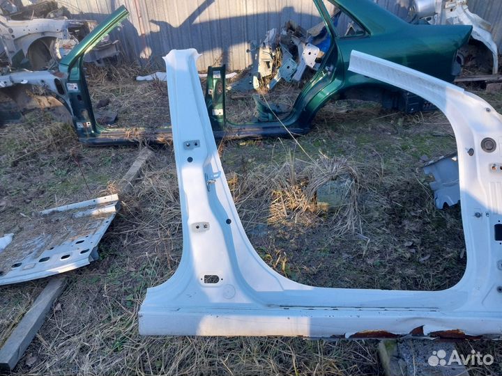 Стойка центральная правая Renault Fluence