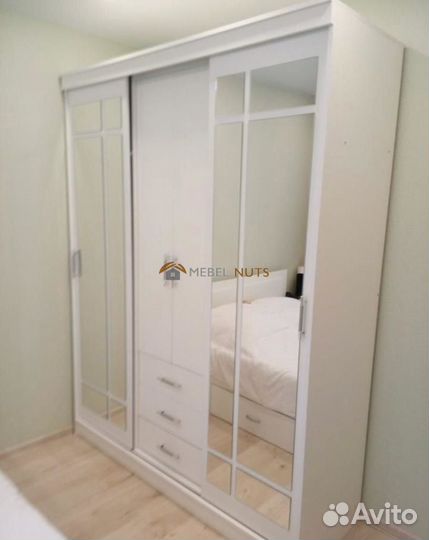 Шкаф купе с зеркалом