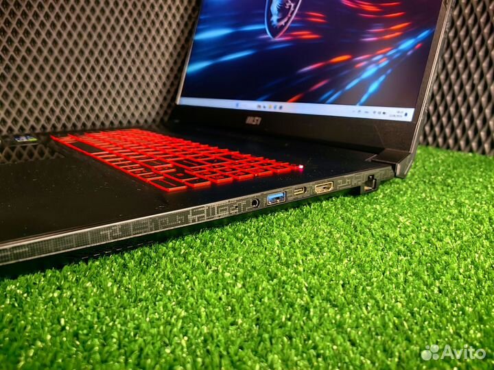 Ноутбук игровой MSI 17