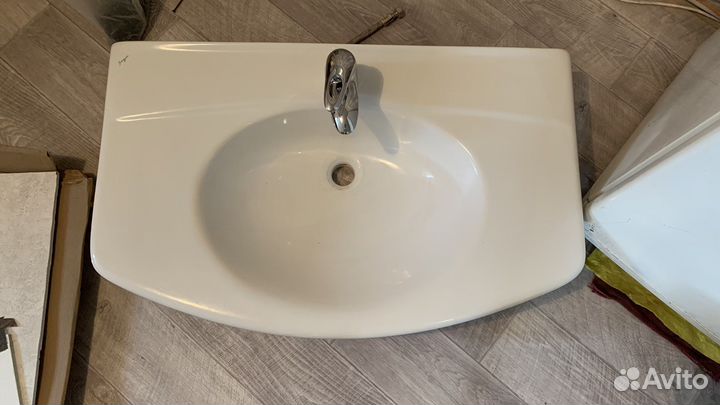 Раковина со смесителем